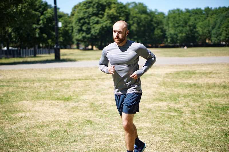 Bestimmende Faktoren für die Zeit zum Joggen von 8 km