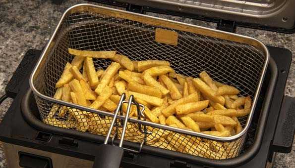 In diesem Artikel werden wir Ihnen einige Tipps geben, wie Sie die perfekten Pommes in der Friteuse zubereiten können. Wir werden Ihnen auch einige nützliche Tipps geben, wie Sie die Garzeit der Pommes je nach Ihren individuellen Vorlieben anpassen können.