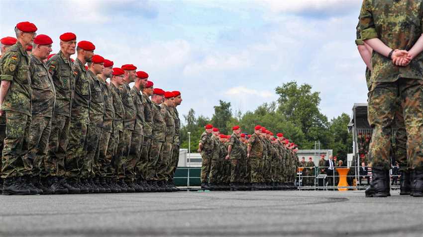 In der Regel dauert die Grundausbildung etwa drei Monate und anschließend folgt die Verwendung als Soldat oder Soldatin im Einsatzgebiet oder in nationalen Aufgaben. Auch hier hängt die Dauer der Verwendung von vielen Faktoren wie z.B. der gewählten Dienstverpflichtung oder des Einsatzgebietes ab. 