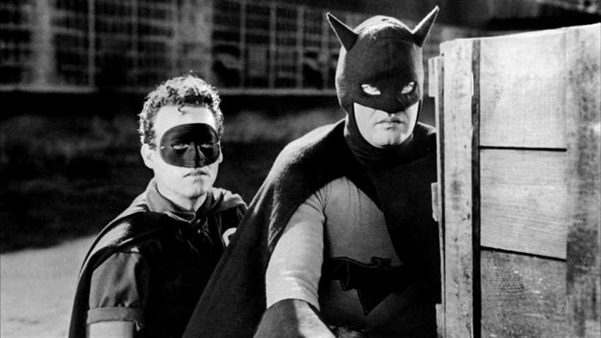 Eine der bekanntesten Interpretationen von Batman ist die Kinofilmreihe. Seit dem ersten Batman-Film im Jahr 1966 gab es viele Fortsetzungen und Neuinterpretationen der Geschichte. Die meisten dieser Filme sind kommerziell erfolgreich und haben eine treue Fangemeinde. Es ist schwer zu sagen, wie viele Batman-Filme es gibt, da es so viele unterschiedliche Versionen der Geschichte gibt. 